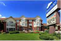 ภายนอกอาคาร Travelodge by Wyndham Niagara Falls Lundys Lane