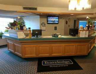 ล็อบบี้ 2 Travelodge by Wyndham Niagara Falls Lundys Lane