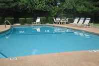 Swimming Pool Quality Inn Spring Valley - Nanuet