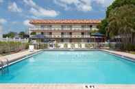 Swimming Pool Baymont by Wyndham Sarasota