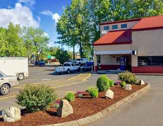 Exterior 2 Rodeway Inn Willamette River