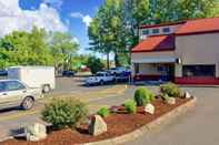 Exterior Rodeway Inn Willamette River