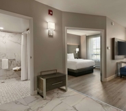 Kamar Tidur 6 Embassy Suites by Hilton Montreal Airport