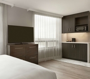 Kamar Tidur 3 Embassy Suites by Hilton Montreal Airport