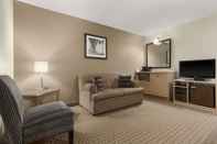 Ruang untuk Umum Travelodge Suites by Wyndham Saint John