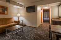 Lobi Best Western West Towne Suites