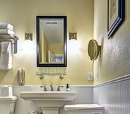 In-room Bathroom 3 Kingsmill Resort
