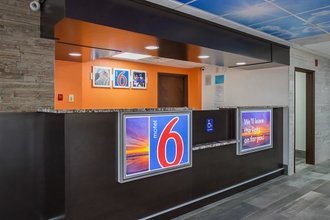 Lobby 4 Motel 6 Savannah, GA - Midtown