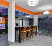 Bar, Cafe and Lounge 7 Motel 6 Savannah, GA - Midtown