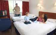 Kamar Tidur 5 Airport Inn Gatwick