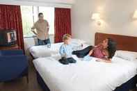 Kamar Tidur Airport Inn Gatwick