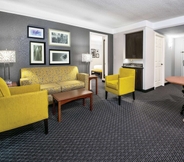 Common Space 7 La Quinta Inn & Suites by Wyndham San Antonio Riverwalk