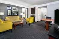 Common Space La Quinta Inn & Suites by Wyndham San Antonio Riverwalk