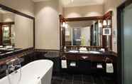 Phòng tắm bên trong 7 Steigenberger Icon Parkhotel