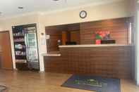 Lobby SureStay Plus Hotel by Best Western Minot