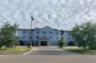 Exterior SureStay Plus Hotel by Best Western Minot