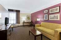 Common Space La Quinta Inn & Suites by Wyndham Boston-Andover