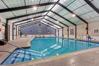 Swimming Pool La Quinta Inn & Suites by Wyndham Boston-Andover
