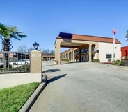 Exterior 5 Econo Lodge Vicksburg