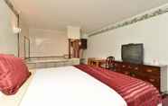 Bedroom 7 Americas Best Value Inn & Suites Kansas City