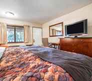 Bedroom 3 Rodeway Inn Baker City