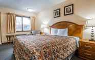 Bedroom 7 Rodeway Inn Baker City