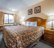 Bedroom 7 Rodeway Inn Baker City