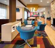 Common Space 2 Fairfield Inn and Suites by Marriott Indianapolis Airport