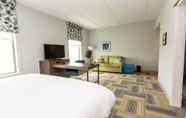 Bedroom 7 Hampton Inn & Suites Syracuse North Airport Area