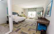 Bedroom 2 Hampton Inn & Suites Syracuse North Airport Area