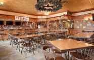 Bar, Kafe, dan Lounge 3 Best Western Gold Rush Inn