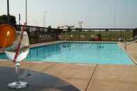 Swimming Pool Country Inn & Suites by Radisson, Lincoln Airport, NE