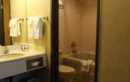 In-room Bathroom 5 Ramada by Wyndham Portland