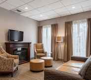 Common Space 2 SureStay Hotel by Best Western SeaTac Airport North