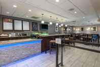 Bar, Cafe and Lounge SureStay Hotel by Best Western SeaTac Airport North