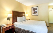 Bedroom 4 SureStay Hotel by Best Western SeaTac Airport North