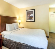 Bedroom 4 SureStay Hotel by Best Western SeaTac Airport North