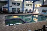 Hồ bơi A Victory Hotel & Suites