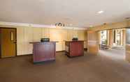 Lobi 4 Rodeway Inn & Suites Portland - Jantzen Beach