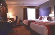 Bedroom 6 Hamilton Plaza Hotel & Conference Center