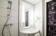 In-room Bathroom 5 Hotel ibis Schiphol Amsterdam Airport