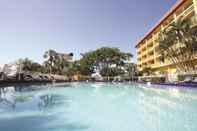 Swimming Pool La Quinta Inn & Suites by Wyndham Coral Springs Univ Dr