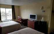 Bedroom 7 Travelodge by Wyndham Lansing IL