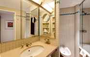 In-room Bathroom 3 Wasserturm Hotel Cologne, Curio Collection by Hilton