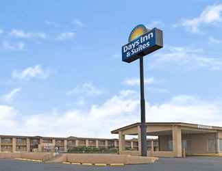 Exterior 2 Days Inn & Suites by Wyndham Santa Rosa