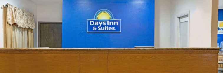 Lobby Days Inn & Suites by Wyndham Santa Rosa