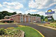 Exterior Days Inn by Wyndham East Windsor/Hightstown