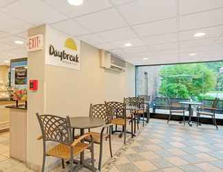 Lobi 2 Days Inn by Wyndham East Windsor/Hightstown