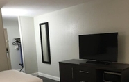 Bedroom 6 Wingate by Wyndham Kansas City