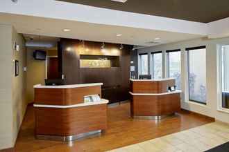 Lobby 4 Courtyard by Marriott Lansing